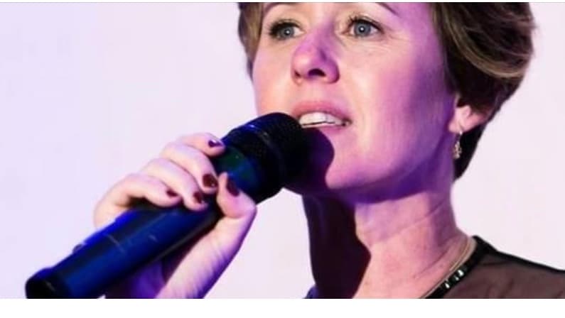 Mina Long at the Rustic Theatre